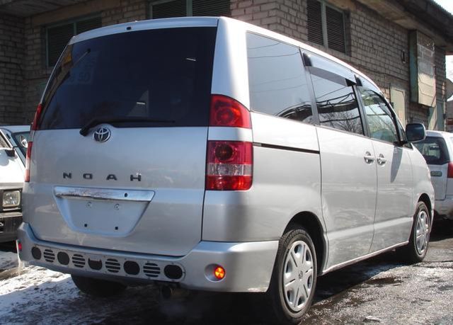 2002 Toyota Noah