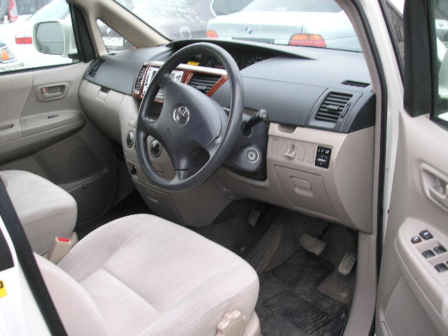 2002 Toyota Noah Pictures