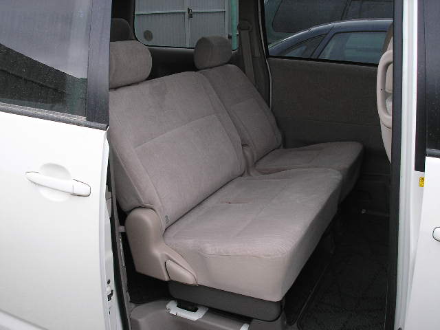 2002 Toyota Noah Pics