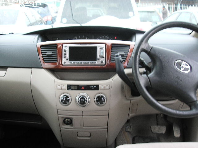 2002 Toyota Noah Photos