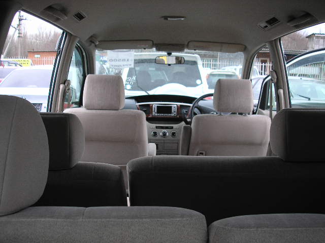 2002 Toyota Noah Photos