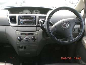 2002 Toyota Noah Pictures