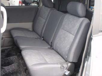 2002 Toyota Noah Photos