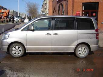 2002 Toyota Noah Pictures