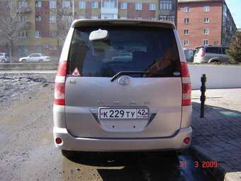 2002 Toyota Noah Pictures