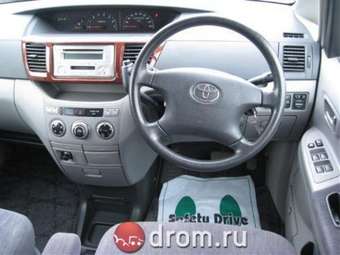 2002 Toyota Noah Pictures