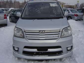 2002 Toyota Noah Photos