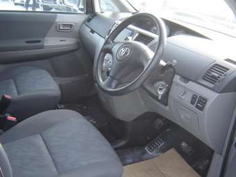 2002 Toyota Noah Photos