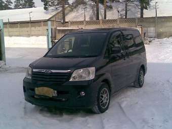 2002 Toyota Noah Pictures