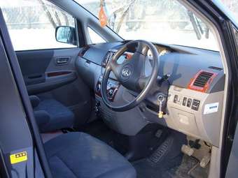 2002 Toyota Noah Pictures