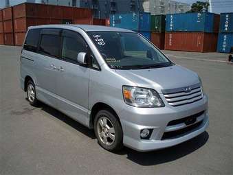 2002 Toyota Noah Pictures