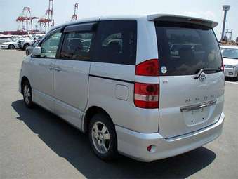 2002 Toyota Noah Photos