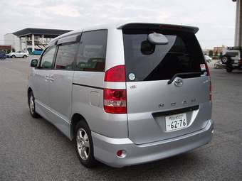 2002 Toyota Noah Images