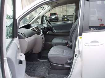 2002 Toyota Noah Pictures
