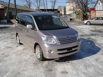 2002 Toyota Noah Pictures