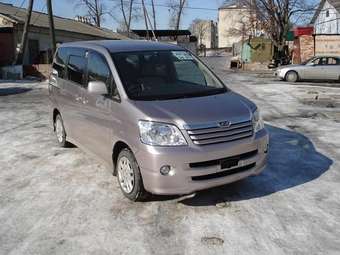 2002 Toyota Noah Pictures