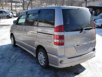 2002 Toyota Noah Photos