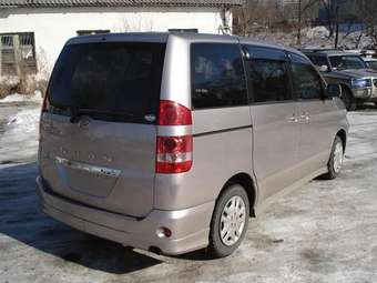 2002 Toyota Noah Photos