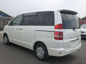 2002 Toyota Noah Images