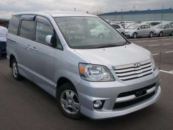 2002 Toyota Noah Pictures