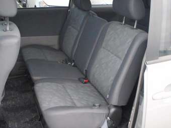 2002 Toyota Noah Pictures