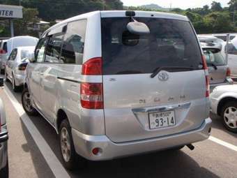 2002 Toyota Noah Photos