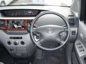 2002 Toyota Noah Pictures