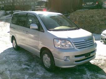 2002 Toyota Noah Pictures