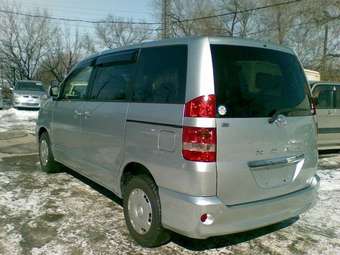 2002 Toyota Noah Pictures