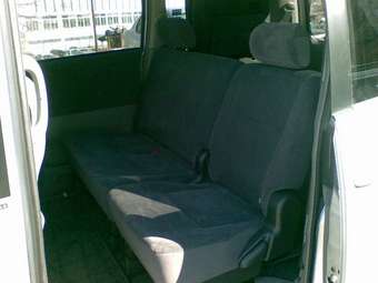 2002 Toyota Noah Photos