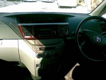 2002 Toyota Noah Pictures