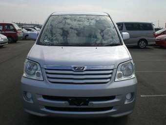2002 Toyota Noah Pics