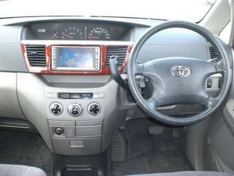 2002 Toyota Noah Pictures