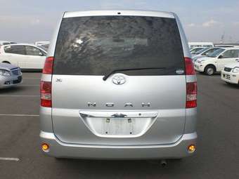 2002 Toyota Noah Photos