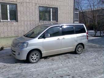 2002 Toyota Noah Pictures