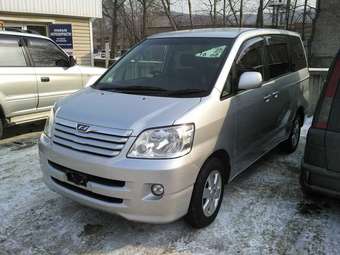 2002 Toyota Noah Pictures