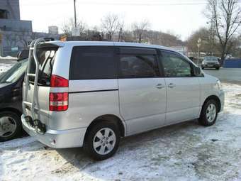 2002 Toyota Noah Pictures