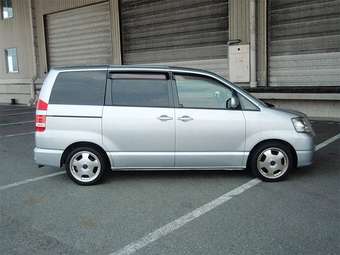 2002 Toyota Noah Pictures