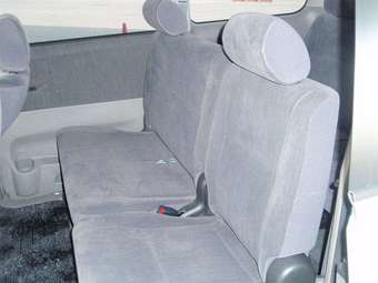 2002 Toyota Noah Photos