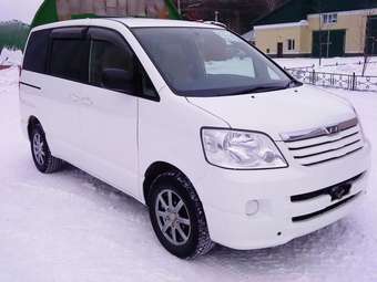 2002 Toyota Noah Pics