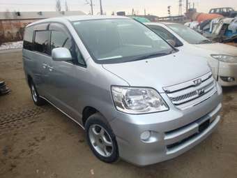 2002 Toyota Noah Photos