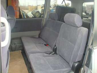 2002 Toyota Noah Pictures