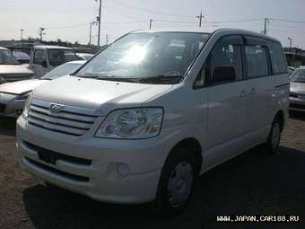 2002 Toyota Noah Photos