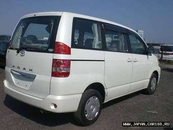 2002 Toyota Noah Pics