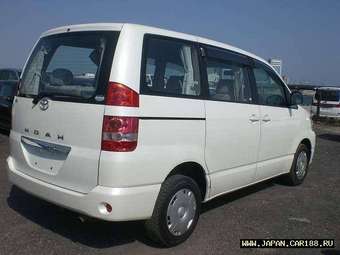 2002 Toyota Noah Pics