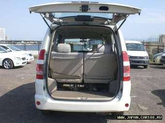 2002 Toyota Noah Pictures