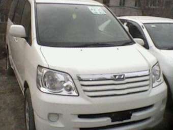 2002 Toyota Noah Pictures