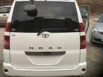 2002 Toyota Noah Pictures