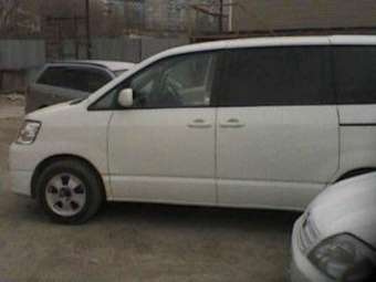 2002 Toyota Noah Photos