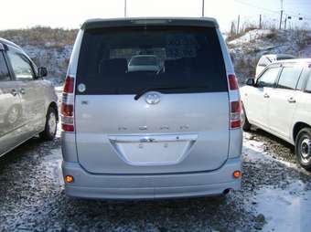 2002 Toyota Noah Pictures